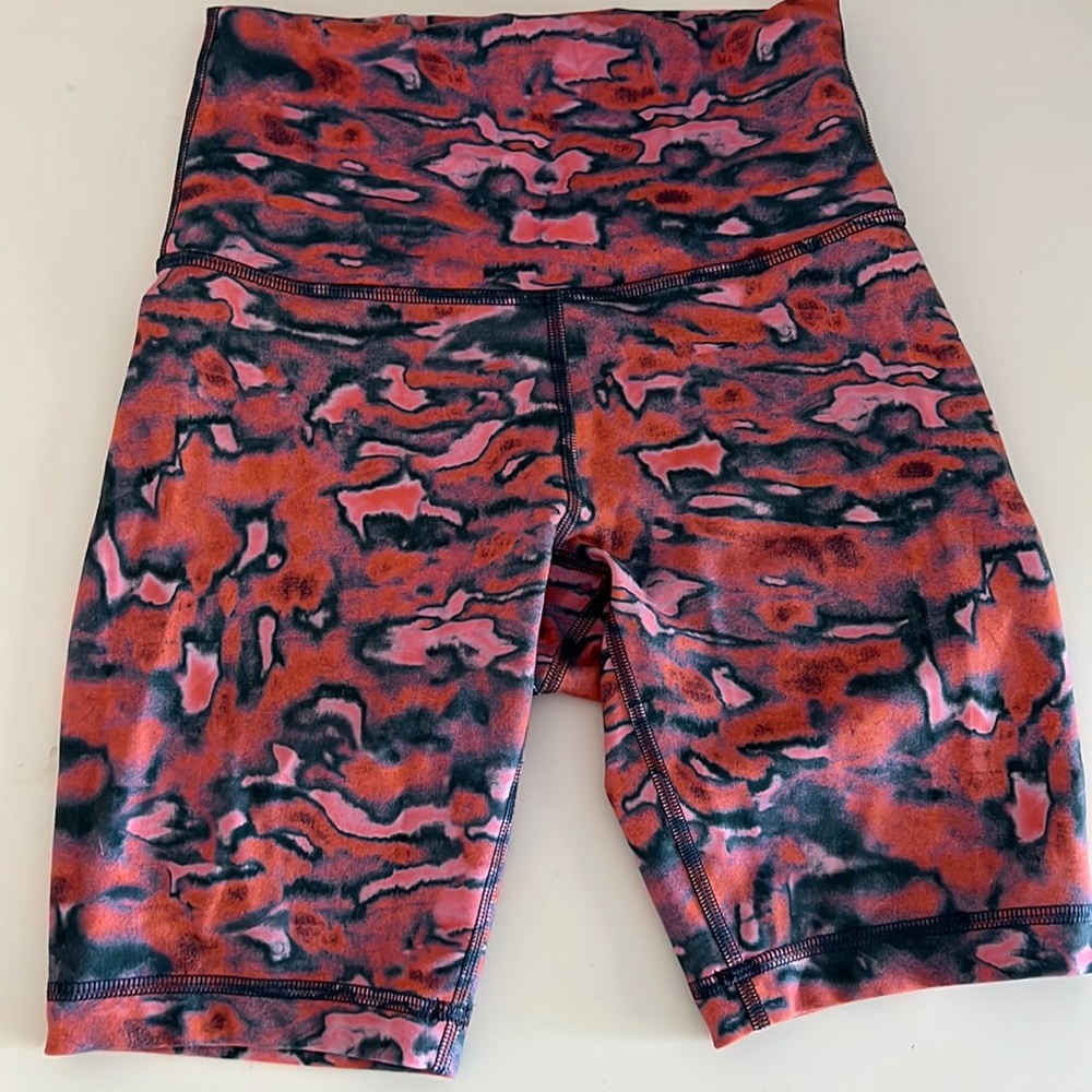 Lululemon Wonder Train Bike short